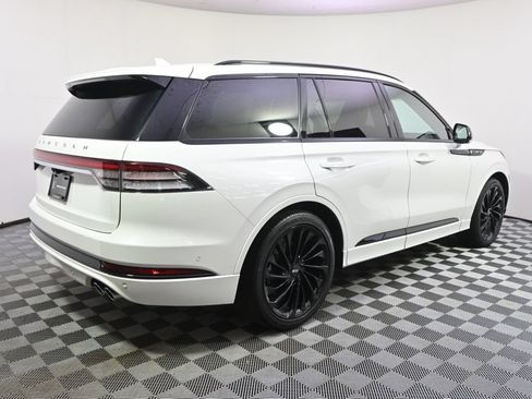 Used 2023 Lincoln Aviator Reserve w/ Equipment Group 201A AWD/4WD image 7