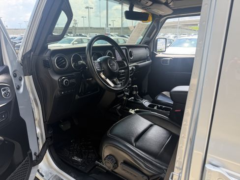 Used 2022 Jeep Wrangler Unlimited Sahara w/ Cold Weather Group AWD/4WD image 37