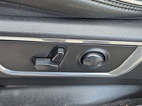 Used 2025 RAM 1500 Laramie image 24