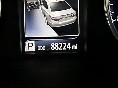 Used 2016 Toyota Camry LE image 19