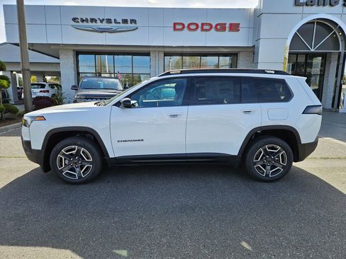 New 2026 Jeep Cherokee Laredo AWD/4WD image 2