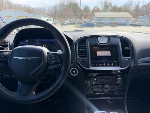 Used 2016 Chrysler 300 S image 31