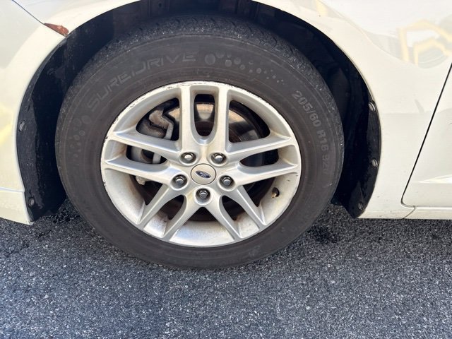 Used 2010 Ford Fusion SE FWD image 3