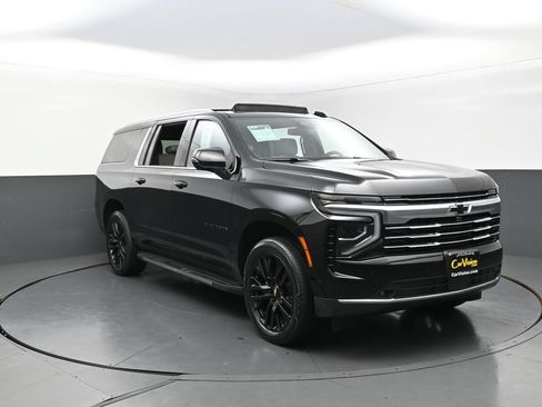 Used 2025 Chevrolet Suburban LT w/ Comfort Package AWD/4WD image 42