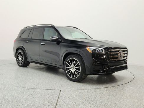 Used 2025 Mercedes-Benz GLS 450 4MATIC image 3