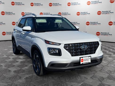 Certified 2025 Hyundai Venue SEL image 1