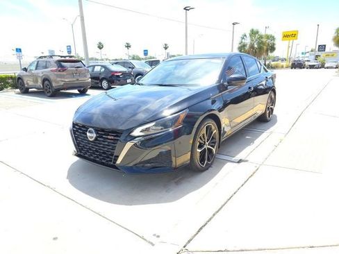 Used 2024 Nissan Altima 2.5 SR w/ SR Premium Package image 8