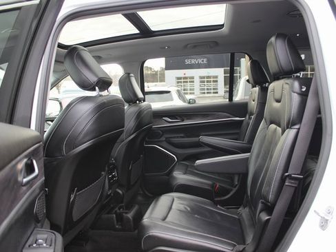 Used 2022 Jeep Grand Cherokee L Limited image 24