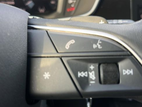 Used 2025 Audi Q3 2.0T Premium image 14