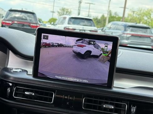 Used 2022 Lincoln Aviator AWD w/ Premium Package image 3