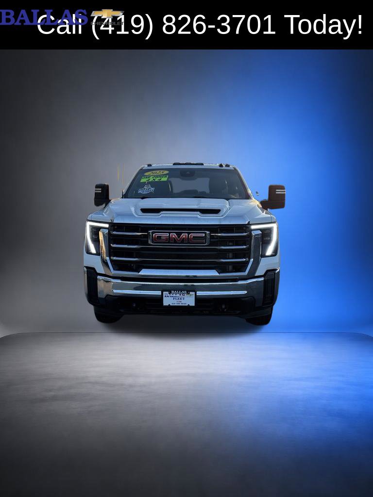 Used 2025 GMC Sierra 2500 Pro AWD/4WD image 2