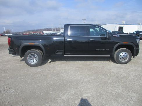 New 2026 GMC Sierra 3500 Denali w/ Denali Reserve Package image 3