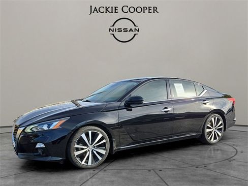 Used 2019 Nissan Altima 2.5 Platinum image 1