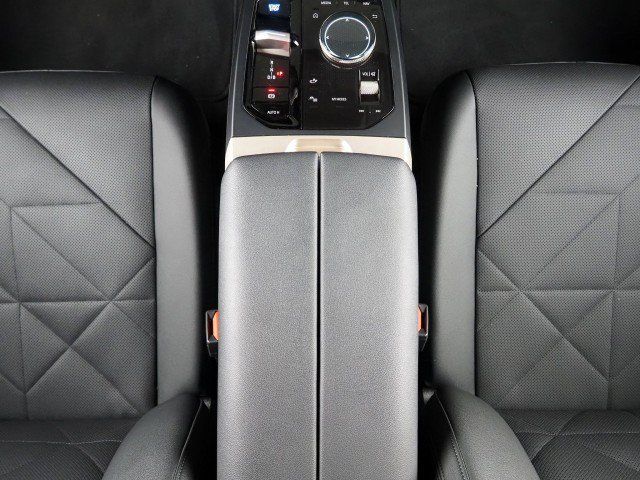 Used 2024 BMW iX xDrive50 w/ Sport Package AWD/4WD image 26