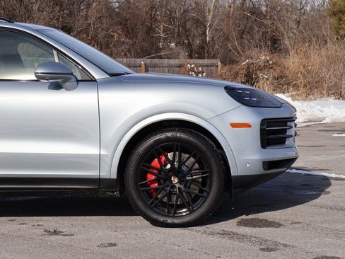 Used 2026 Porsche Cayenne S image 10