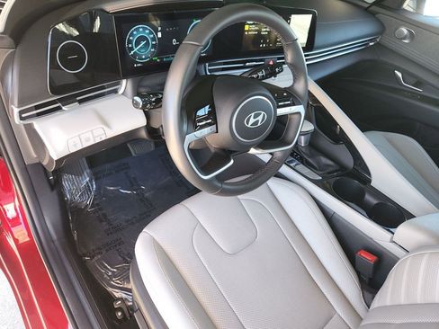 Used 2025 Hyundai Elantra Limited image 11