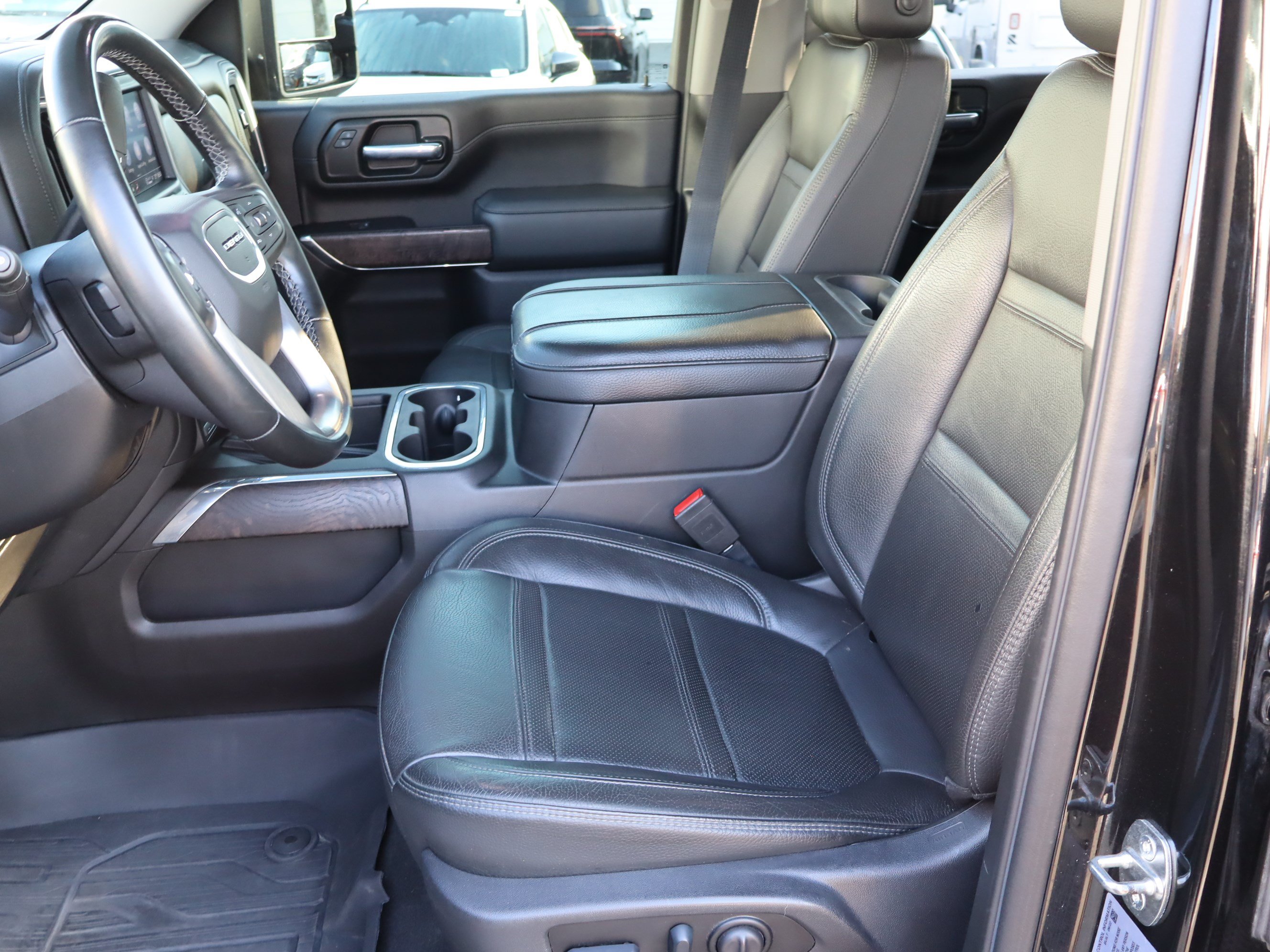 Used 2023 GMC Sierra 2500 Denali w/ Denali Black Diamond Edition AWD/4WD image 21
