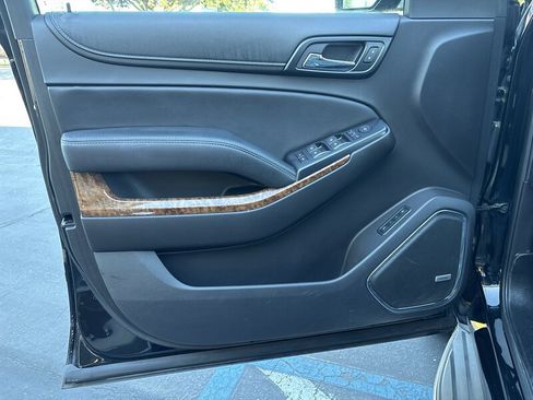 Used 2015 Chevrolet Suburban LTZ RWD image 25