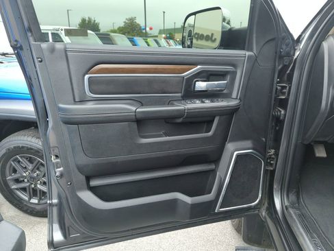 Used 2022 RAM 2500 Laramie AWD/4WD image 18