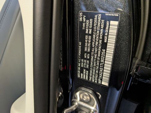 New 2026 Porsche Macan image 38