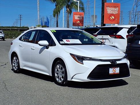 Certified 2025 Toyota Corolla LE image 1