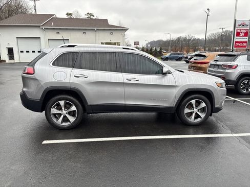Used 2019 Jeep Cherokee Limited image 6