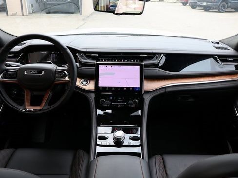 New 2025 Jeep Grand Cherokee Summit image 45