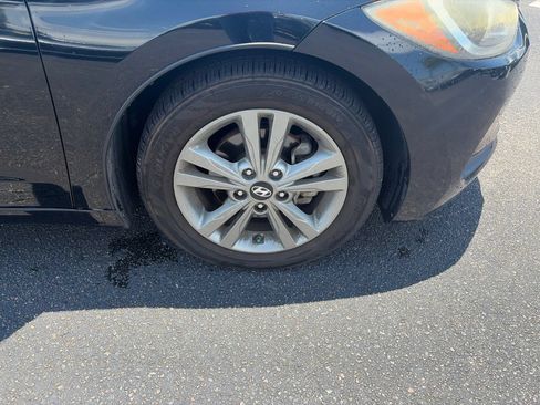 Used 2017 Hyundai Elantra SE FWD image 9