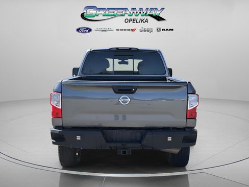Used 2017 Nissan Titan SV image 4