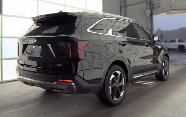Used 2025 Kia Sorento EX AWD/4WD image 3