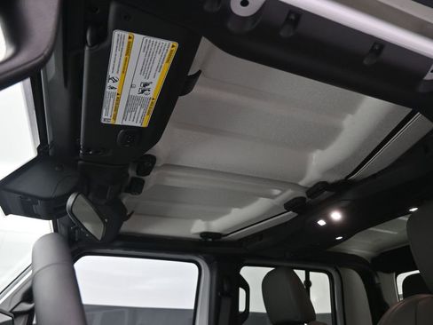 Used 2025 Jeep Gladiator Mojave w/ Convenience Group image 23