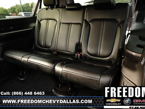 Used 2025 Jeep Wagoneer L Series II AWD/4WD image 11