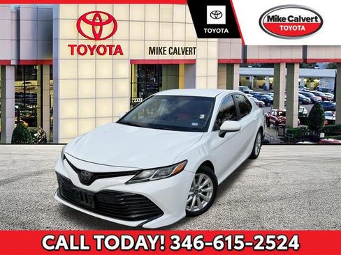 Used 2018 Toyota Camry LE image 1
