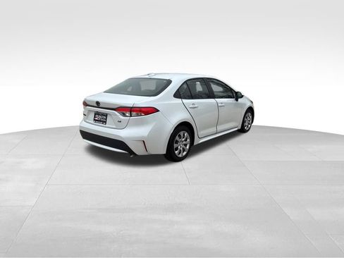 Used 2022 Toyota Corolla LE image 6