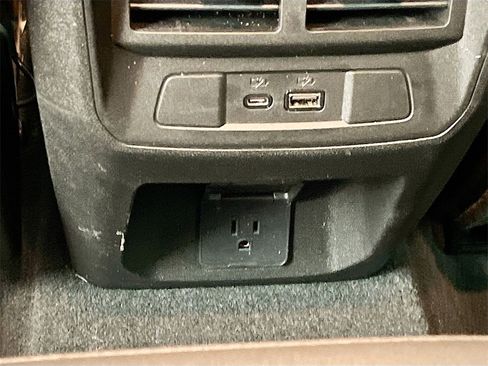 Used 2025 Chevrolet Colorado Z71 w/ Technology Package image 25