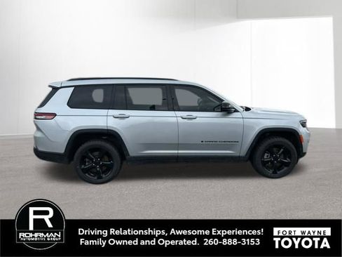 Used 2023 Jeep Grand Cherokee L Laredo image 3