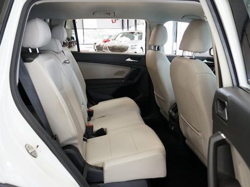 Used 2018 Volkswagen Tiguan SE image 12
