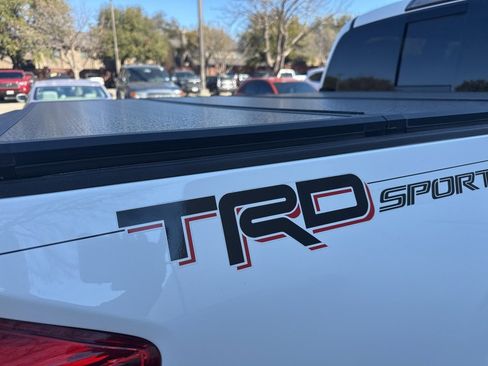 Used 2019 Toyota Tacoma TRD Sport w/ Technology Package image 6