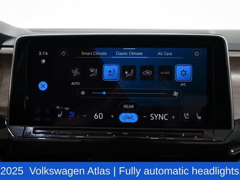 Used 2025 Volkswagen Atlas SE FWD image 17