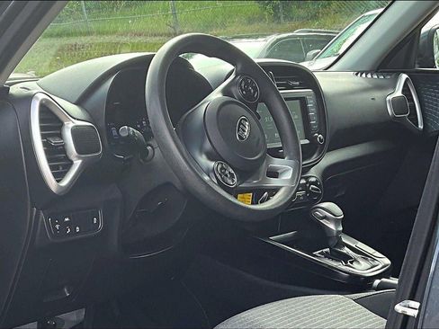 Used 2020 Kia Soul S FWD image 12