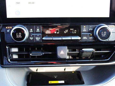 Used 2023 Toyota Highlander XLE image 20