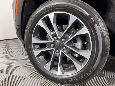 Used 2023 Jeep Grand Cherokee Overland image 12