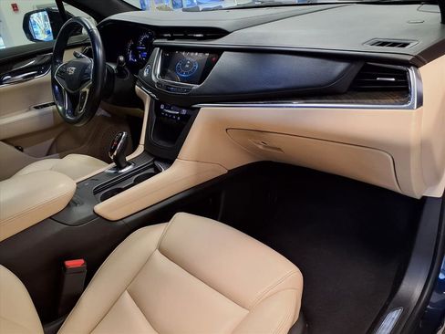 Used 2017 Cadillac XT5 FWD image 9