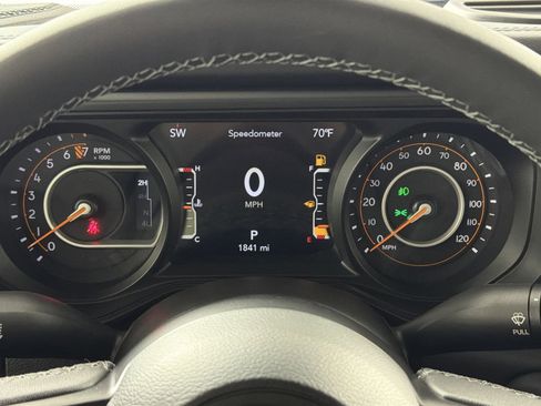 Used 2025 Jeep Gladiator Mojave w/ Safety Group image 17