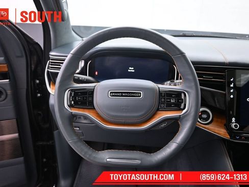 Used 2022 Jeep Grand Wagoneer Series III AWD/4WD image 26