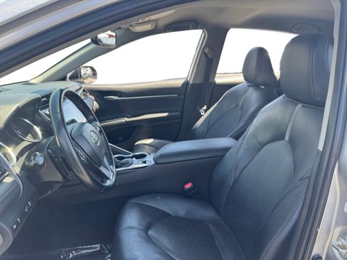 Used 2020 Toyota Camry XSE w/ Blackout Package FWD image 9