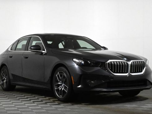 Used 2026 BMW 530i xDrive w/ Premium Package image 9