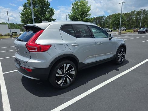 Used 2023 Volvo XC40 B5 Plus w/ Driver Assist Package AWD/4WD image 4