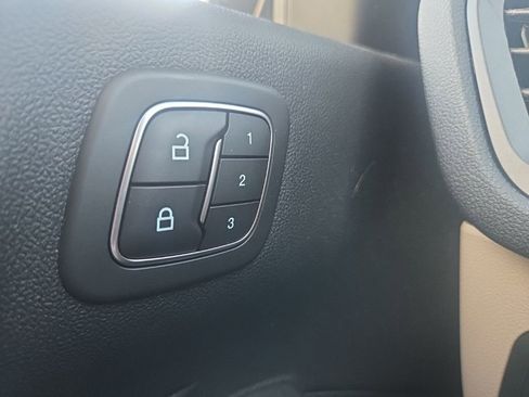 Used 2020 Ford Escape Titanium image 10