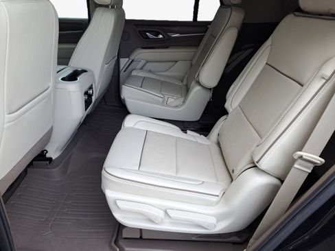 Used 2021 GMC Yukon Denali w/ Denali Premium Package image 12